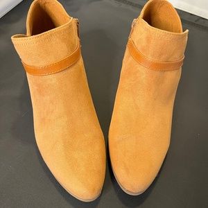 Old Navy Women's Belted Faux Suede Zip Ankle Booties Size 10